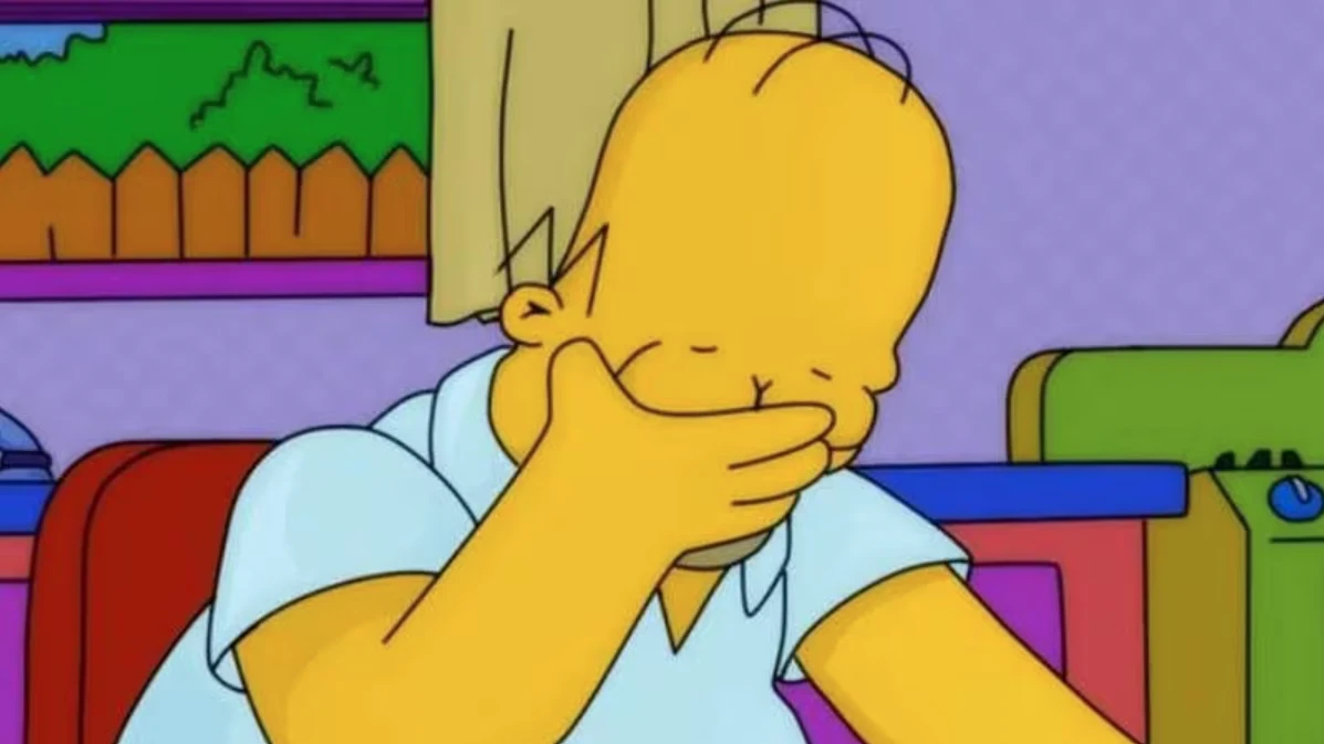 Homer Simpson se agarra la cabeza